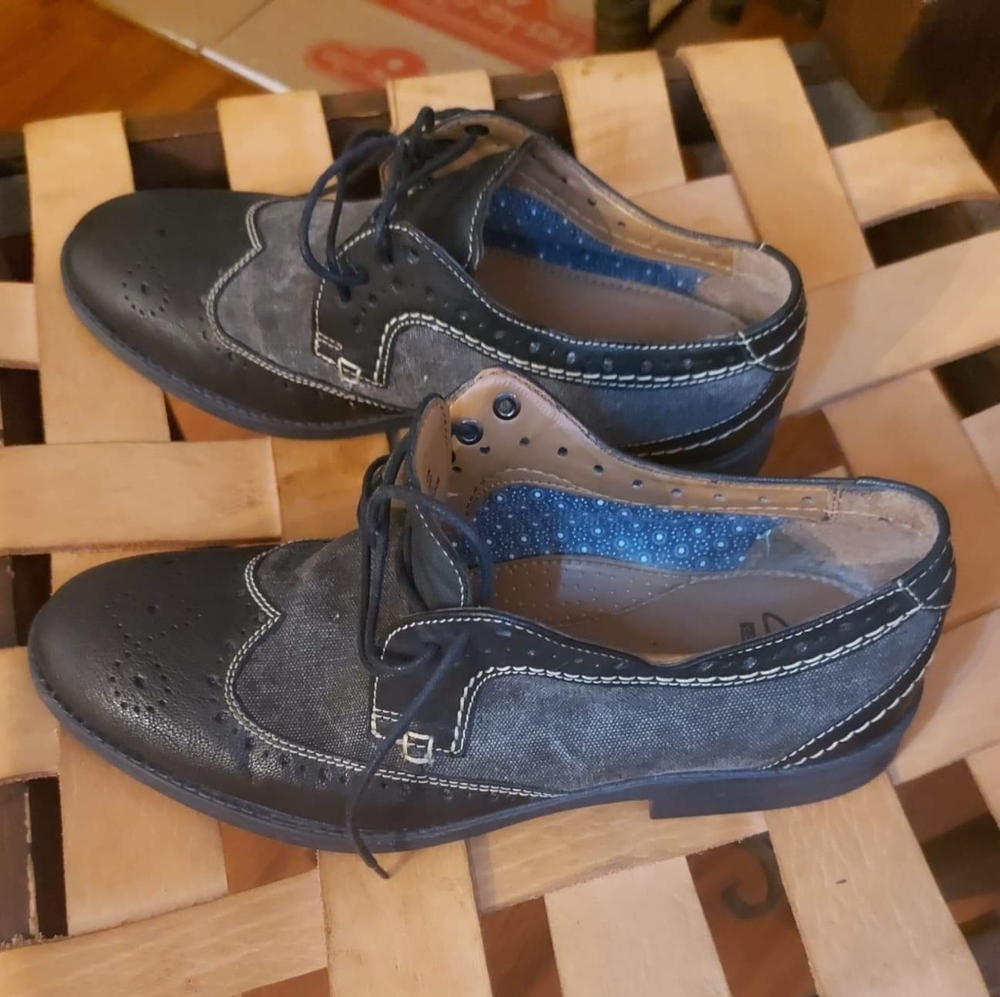 Clarks Oxford men's shoes.